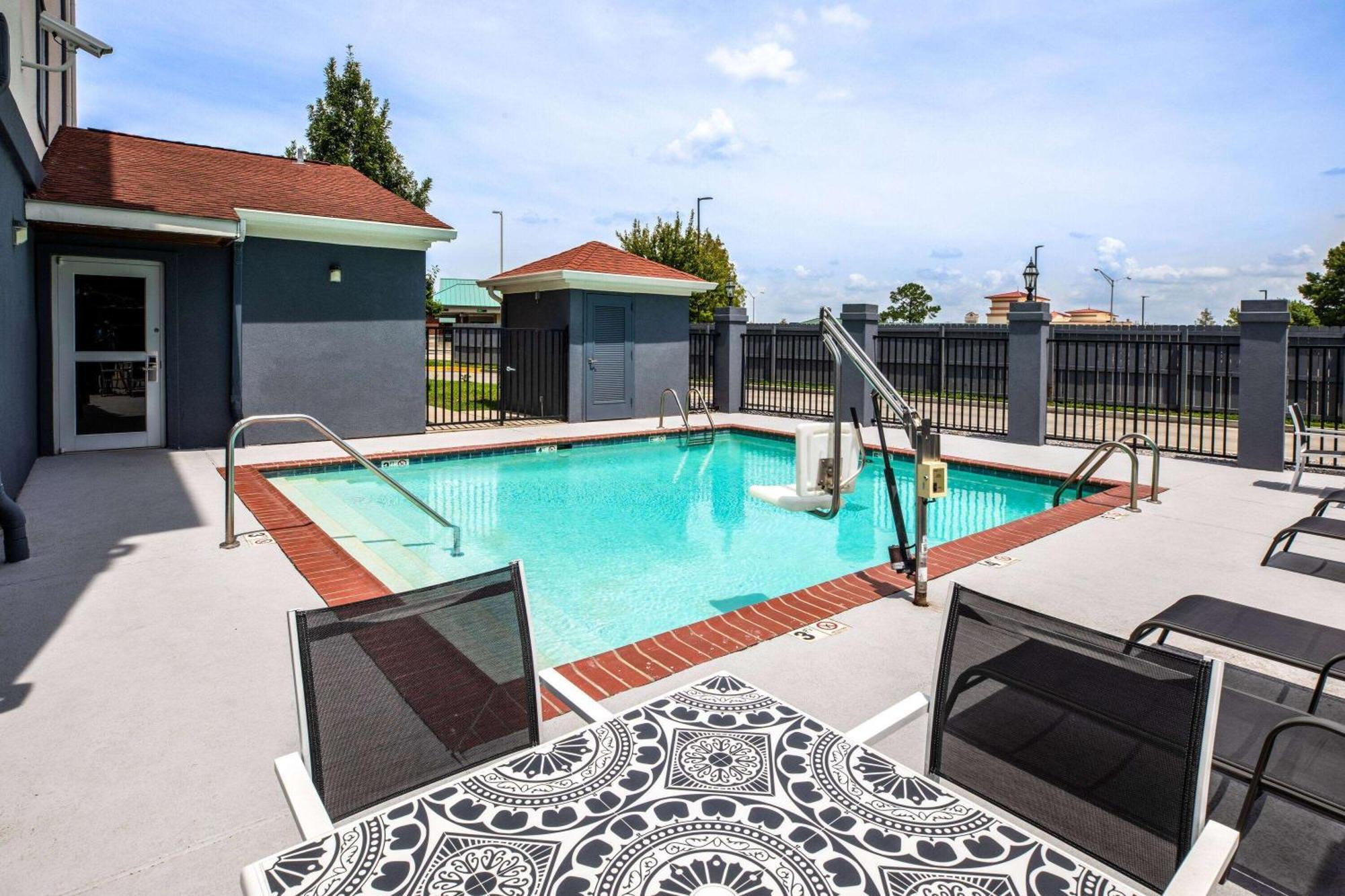 Days Inn By Wyndham Baton Rouge I-10 Prairieville Bagian luar foto
