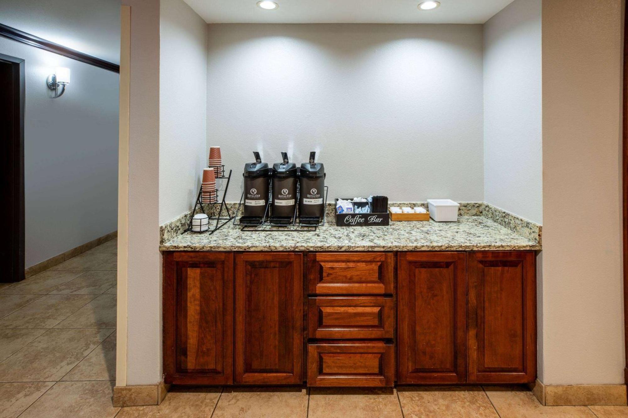 Days Inn By Wyndham Baton Rouge I-10 Prairieville Bagian luar foto