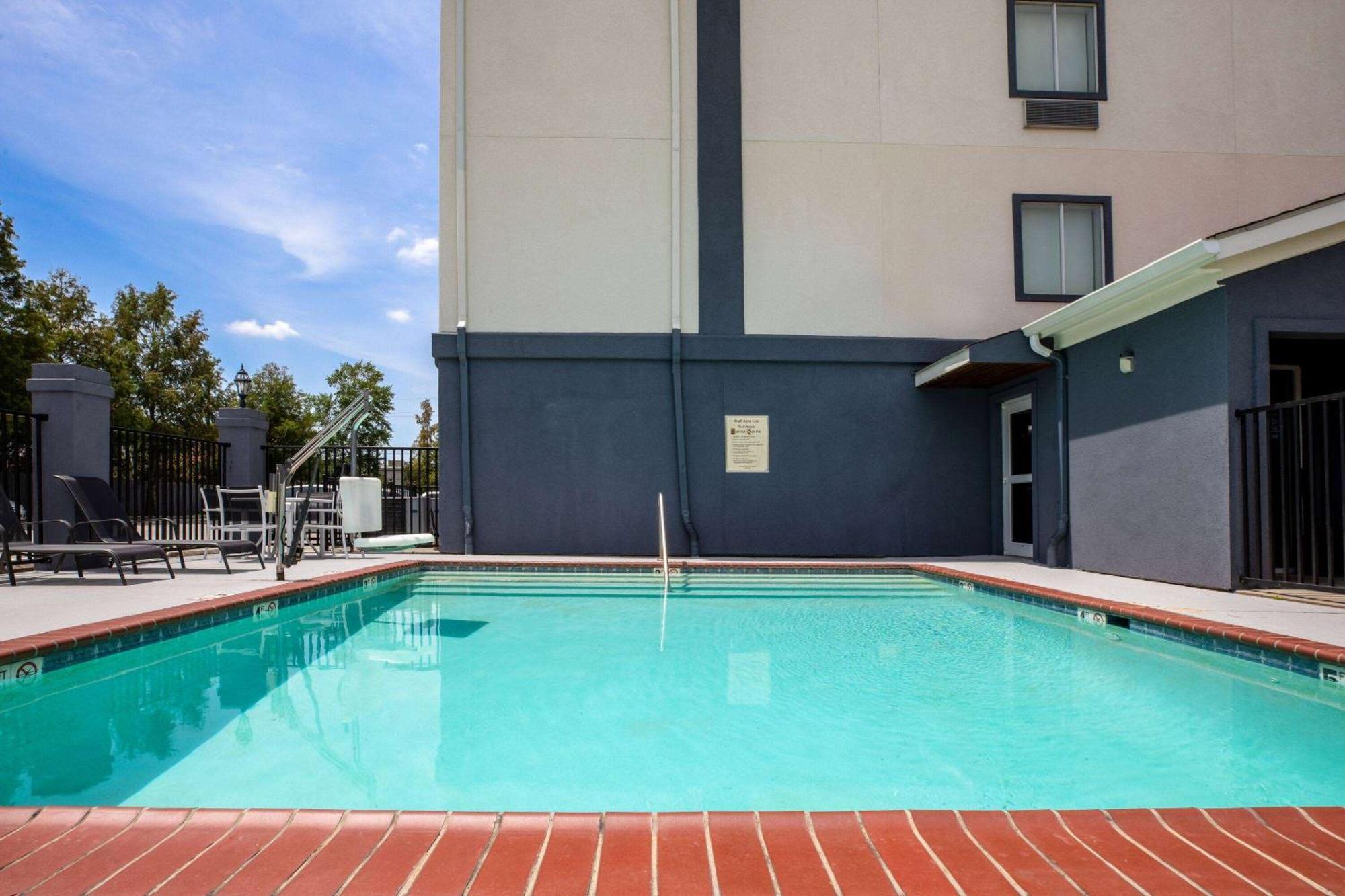 Days Inn By Wyndham Baton Rouge I-10 Prairieville Bagian luar foto