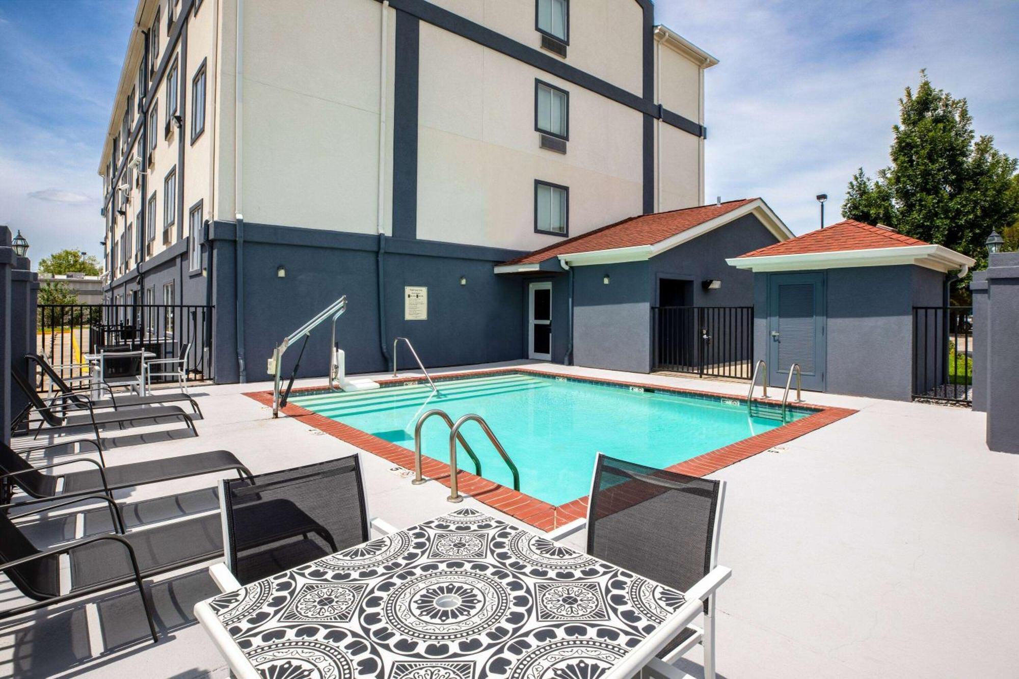Days Inn By Wyndham Baton Rouge I-10 Prairieville Bagian luar foto